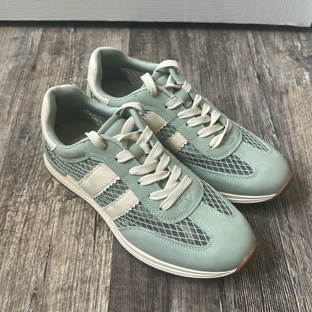 Sneakers - Brand New